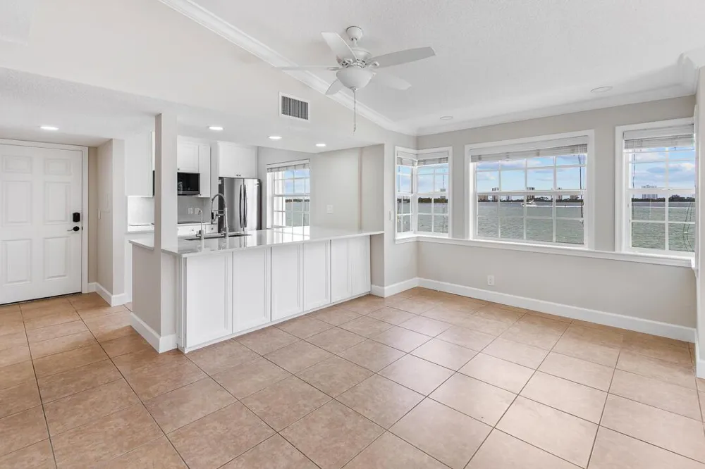 1060 Lake Shore Drive #201 West Palm Beach, FL 33403