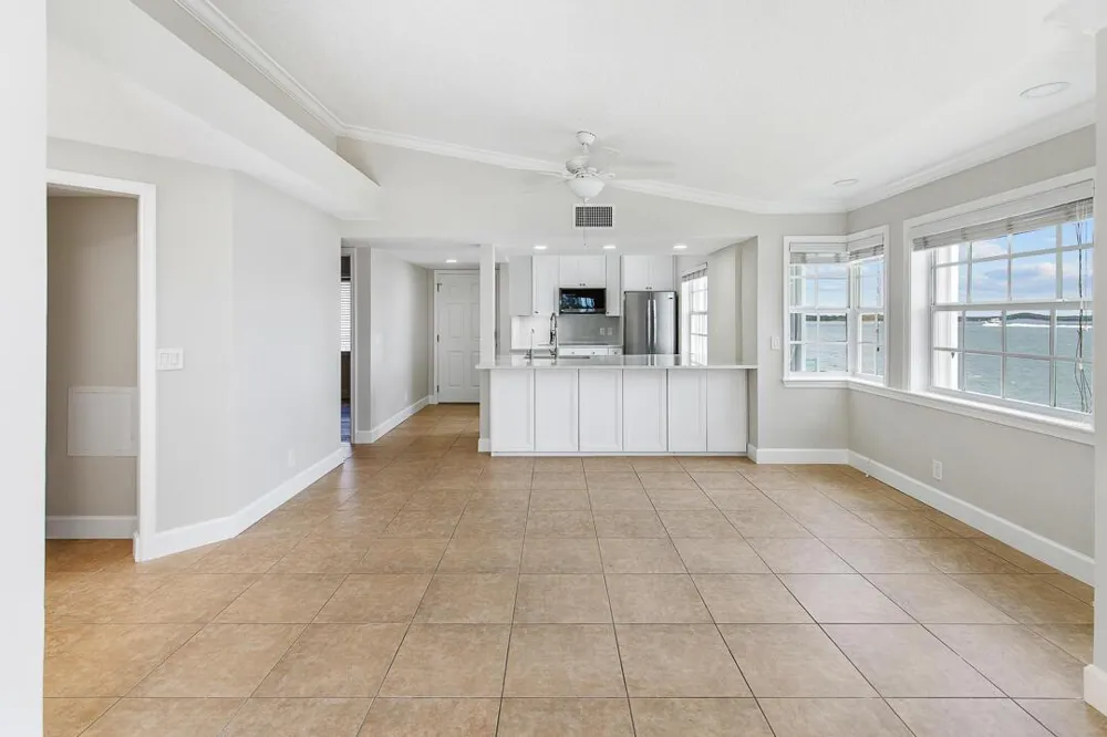 1060 Lake Shore Drive #201 West Palm Beach, FL 33403