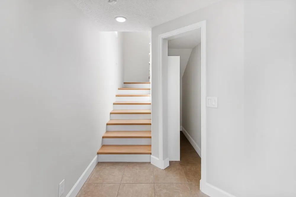 1060 Lake Shore Drive #201 West Palm Beach, FL 33403