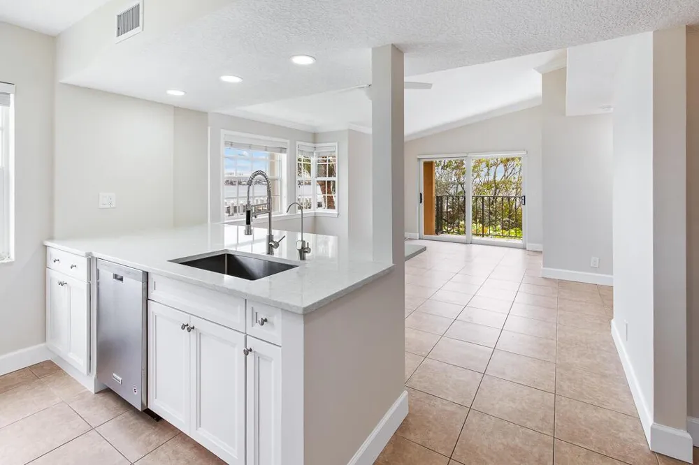 1060 Lake Shore Drive #201 West Palm Beach, FL 33403