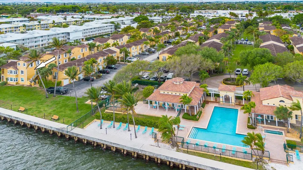 1060 Lake Shore Drive #201 West Palm Beach, FL 33403