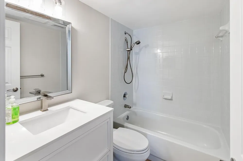 1060 Lake Shore Drive #201 West Palm Beach, FL 33403