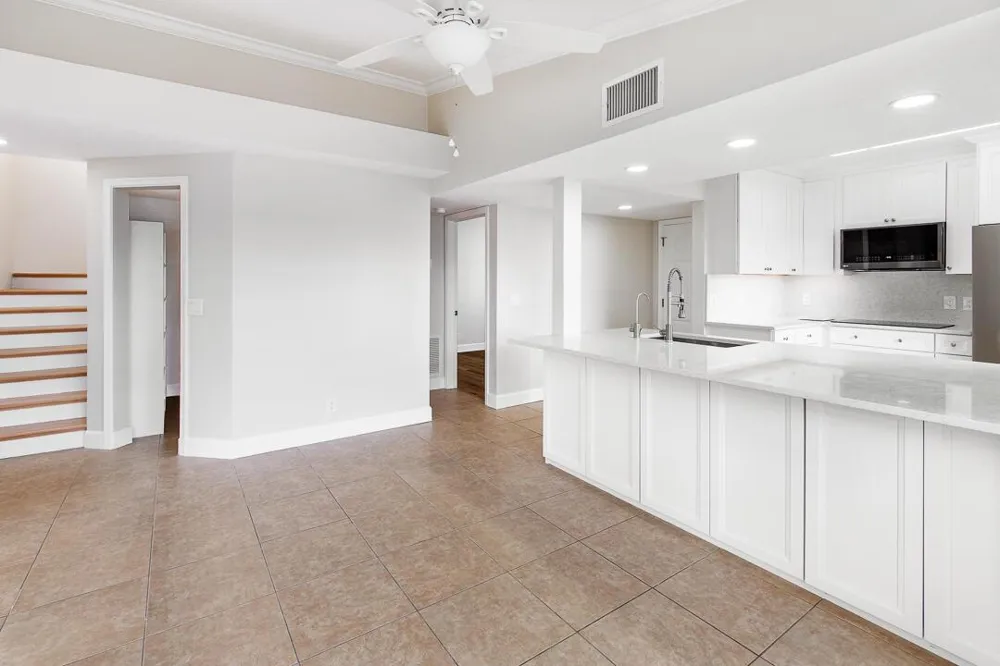 1060 Lake Shore Drive #201 West Palm Beach, FL 33403