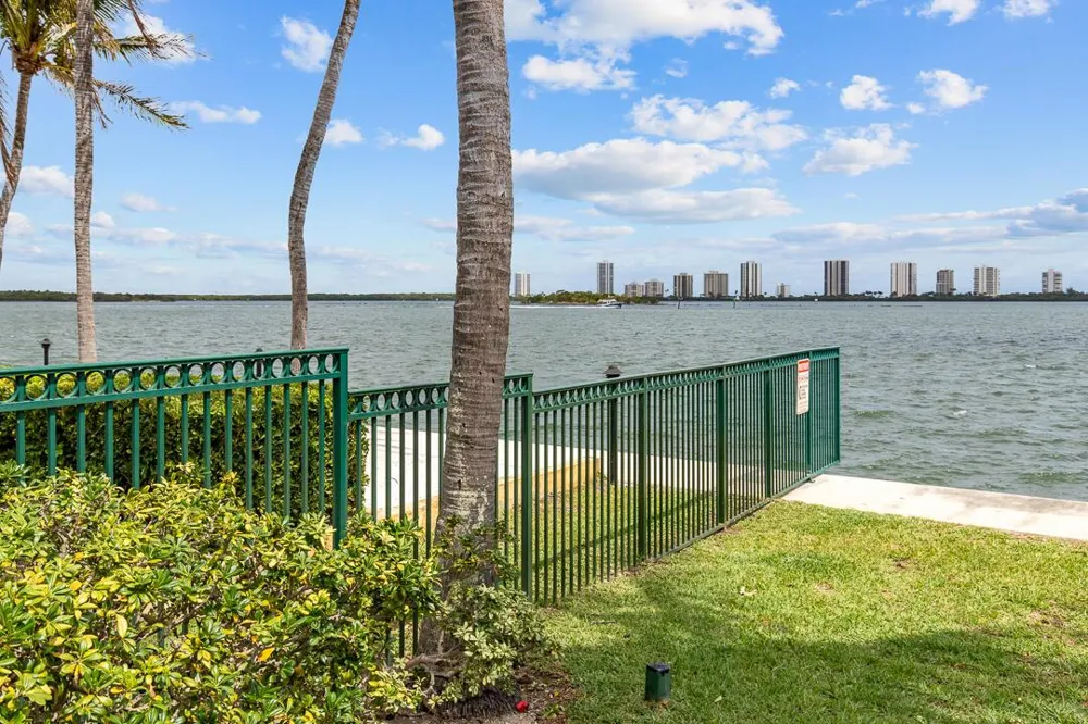 1060 Lake Shore Drive #201 West Palm Beach, FL 33403
