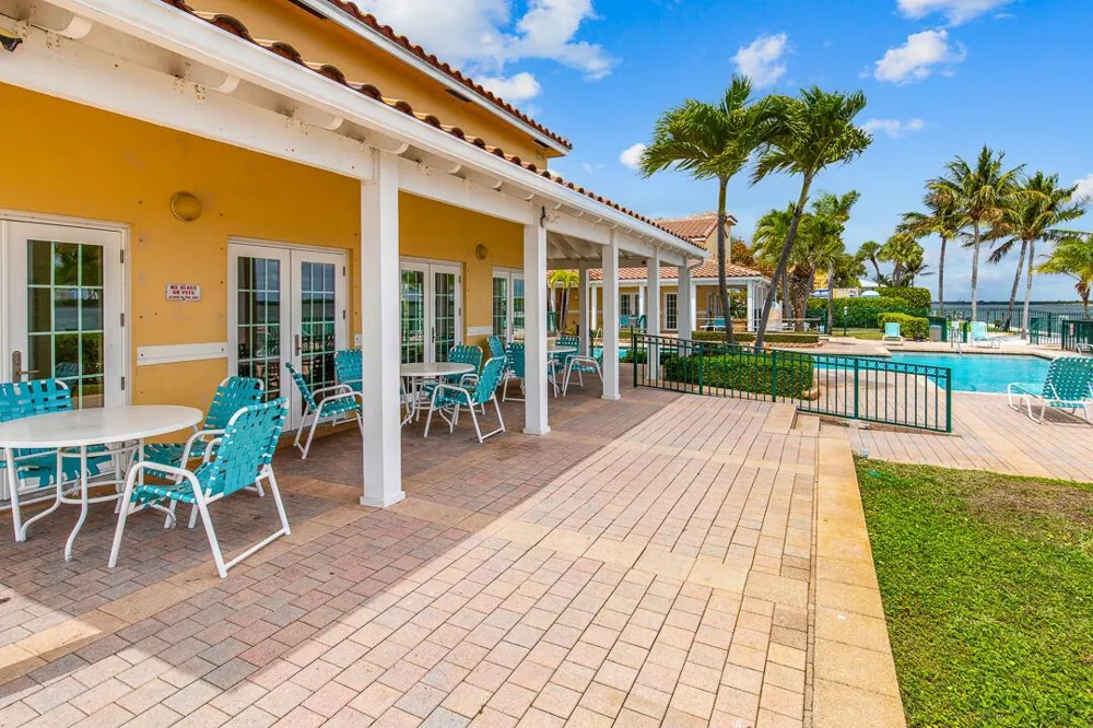 1060 Lake Shore Drive #201 West Palm Beach, FL 33403