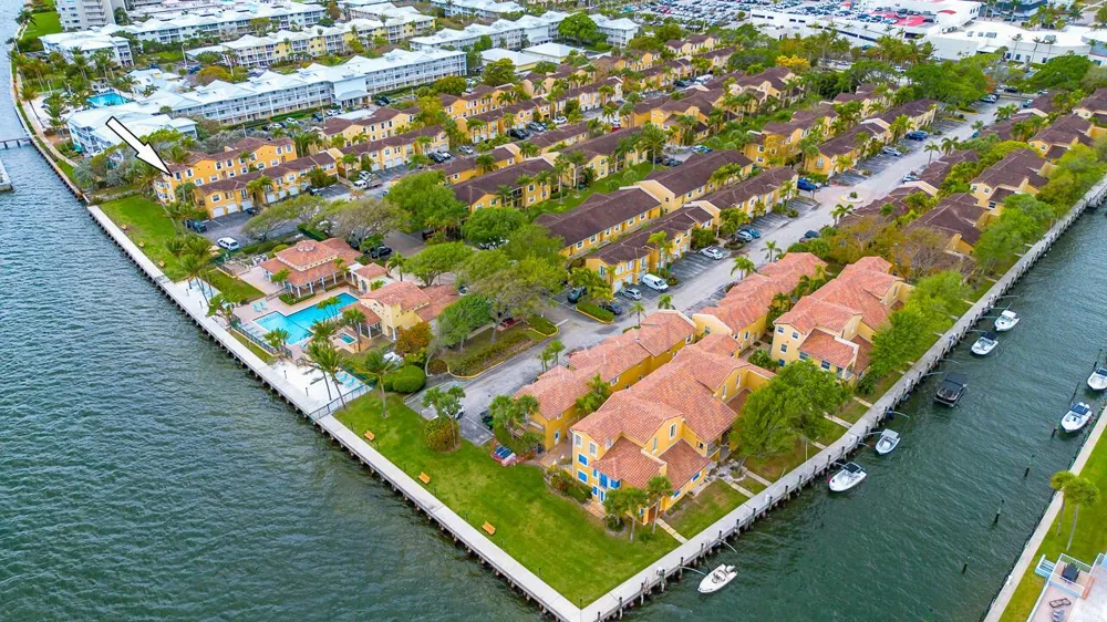 1060 Lake Shore Drive #201 West Palm Beach, FL 33403