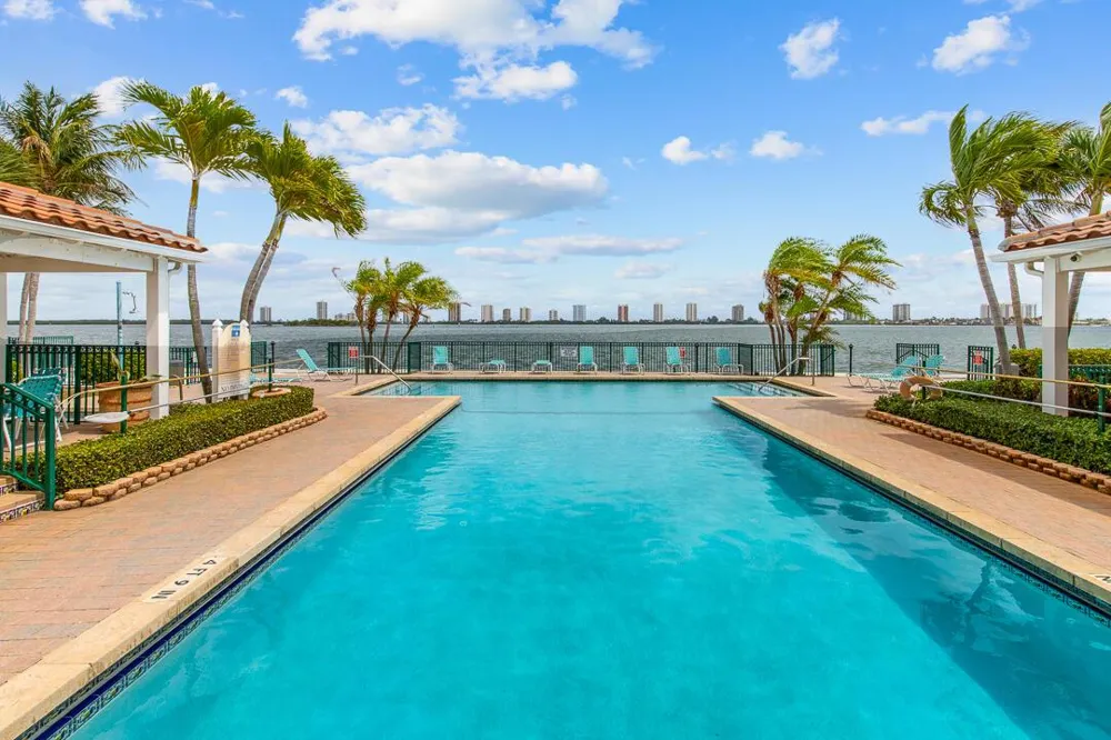 1060 Lake Shore Drive #201 West Palm Beach, FL 33403