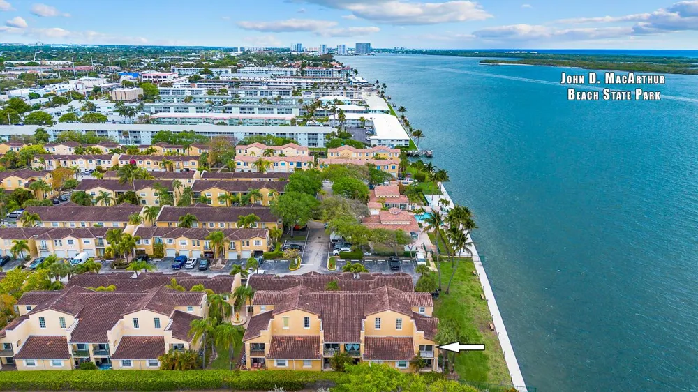 1060 Lake Shore Drive #201 West Palm Beach, FL 33403