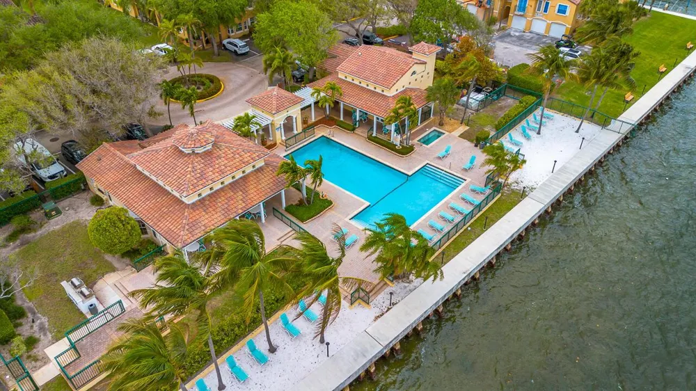 1060 Lake Shore Drive #201 West Palm Beach, FL 33403