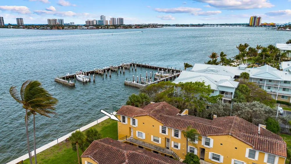 1060 Lake Shore Drive #201 West Palm Beach, FL 33403