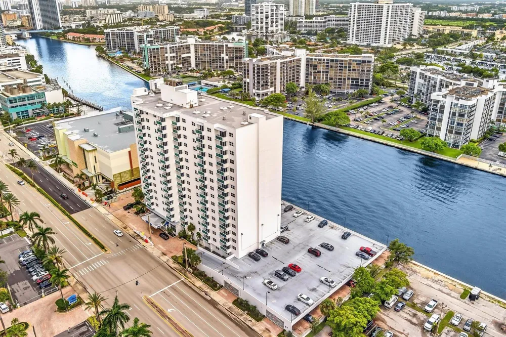 3000 S Ocean Drive #714 Hollywood, FL 33019