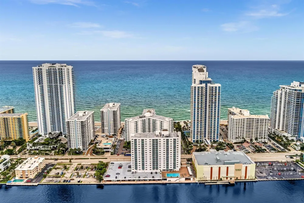 3000 S Ocean Drive #714 Hollywood, FL 33019