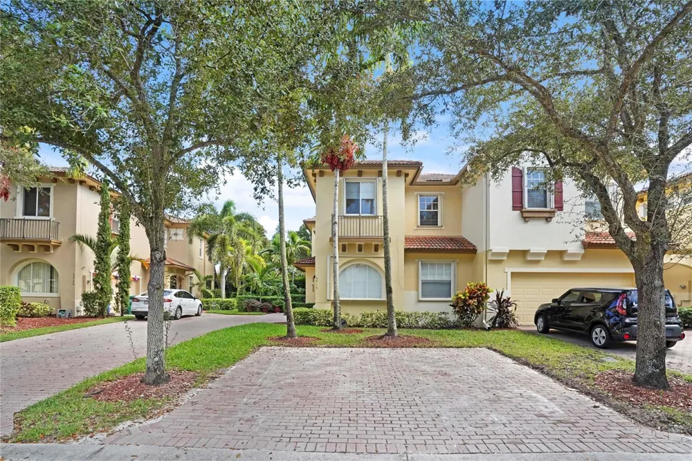 5715 NW 119th Terrace Coral Springs, FL 33076