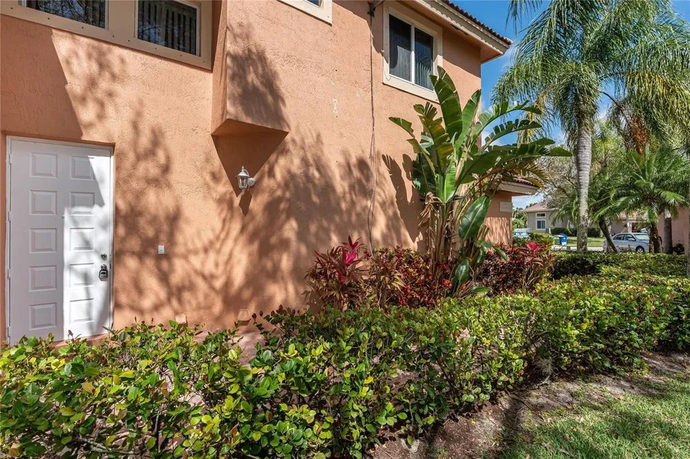 5704 NW 127th Terrace Coral Springs, FL 33076