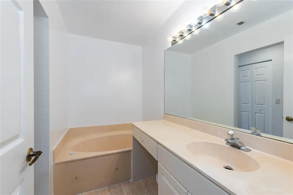 5704 NW 127th Terrace Coral Springs, FL 33076