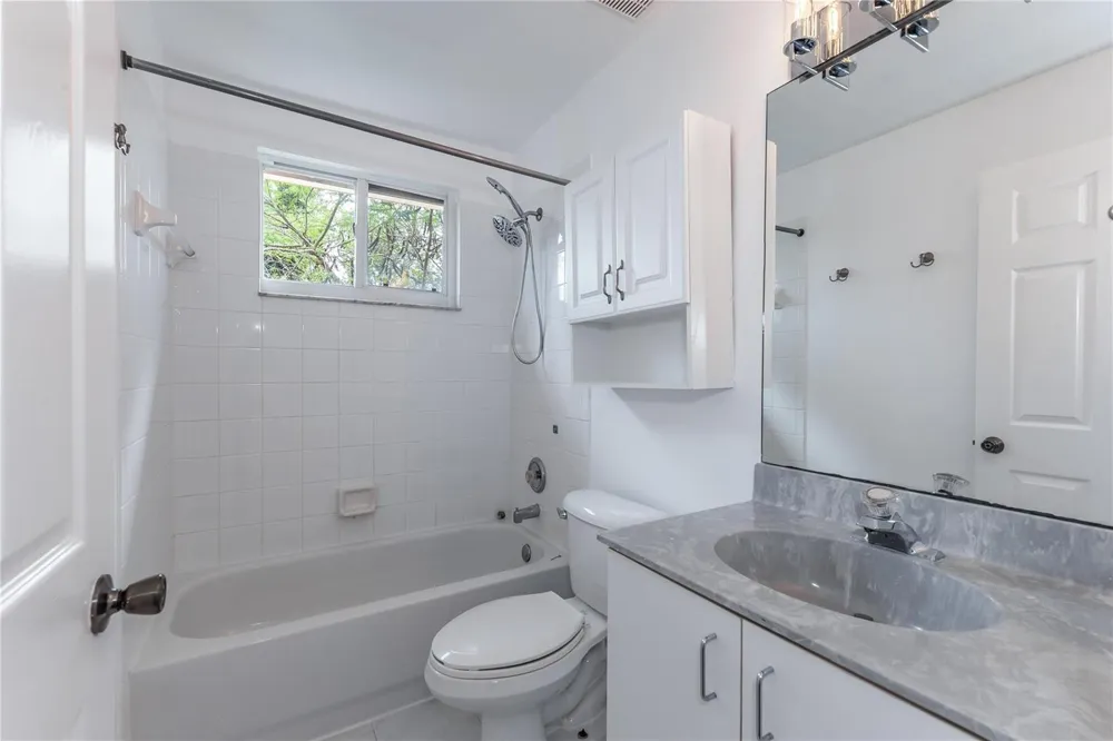 5704 NW 127th Terrace Coral Springs, FL 33076