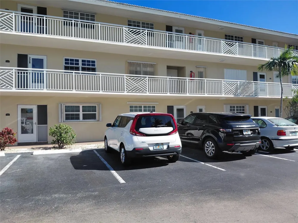 1951 NE 39th Street #127 Lighthouse Point, FL 33064