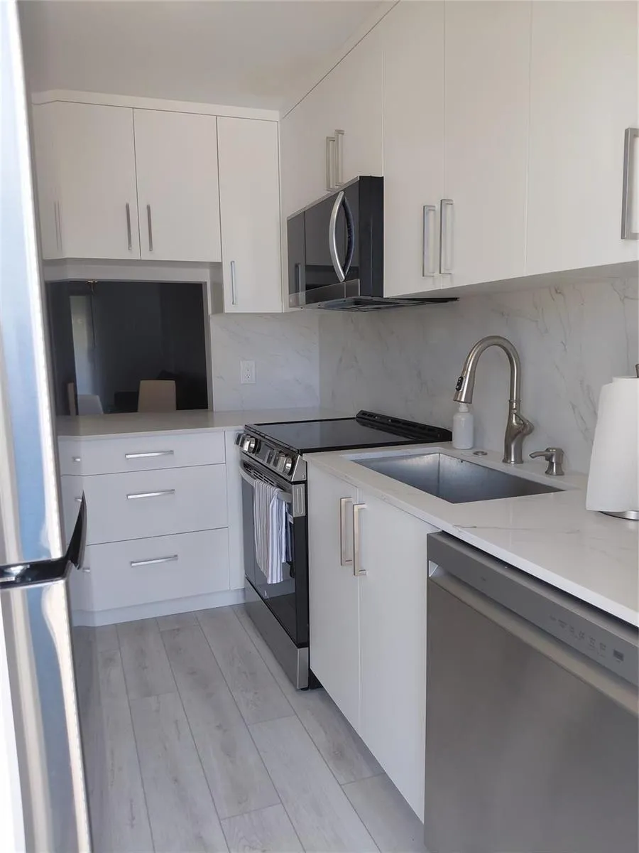 1951 NE 39th Street #127 Lighthouse Point, FL 33064