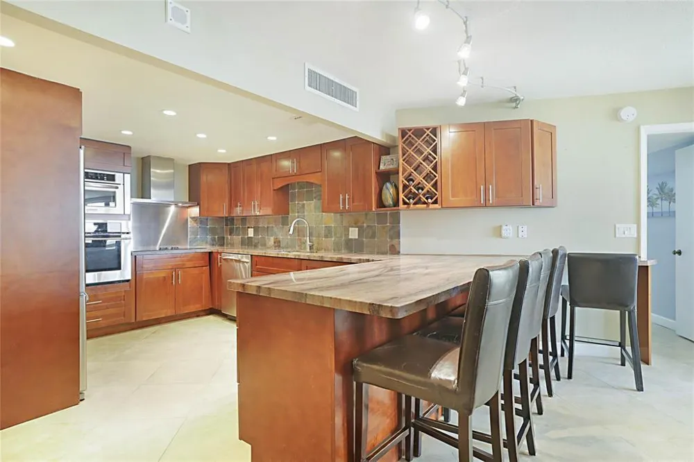 2800 Ocean Drive #B-9d Singer Island, FL 33404