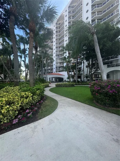 3610 Yacht Club Dr #215