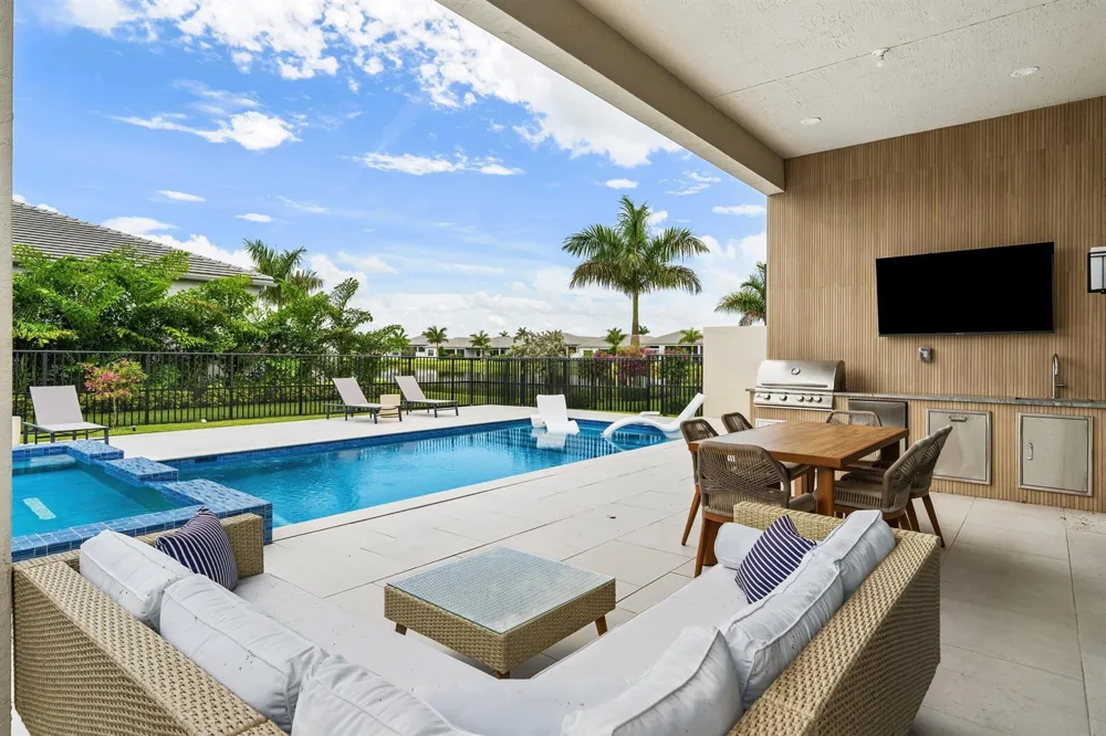 9812 Spruce Woods Drive Boynton Beach, FL 33473
