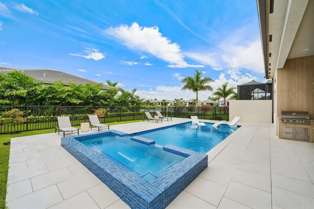 9812 Spruce Woods Drive Boynton Beach, FL 33473