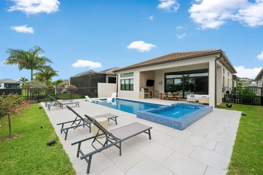 9812 Spruce Woods Drive Boynton Beach, FL 33473