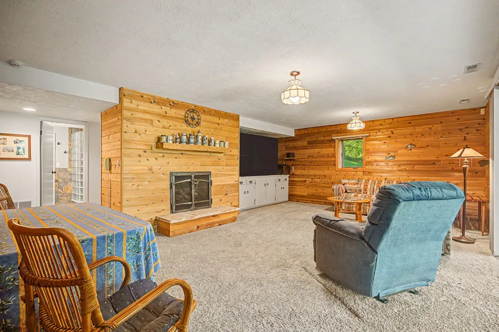 12017 Lilac Lane Johnstown Township, MI 49050