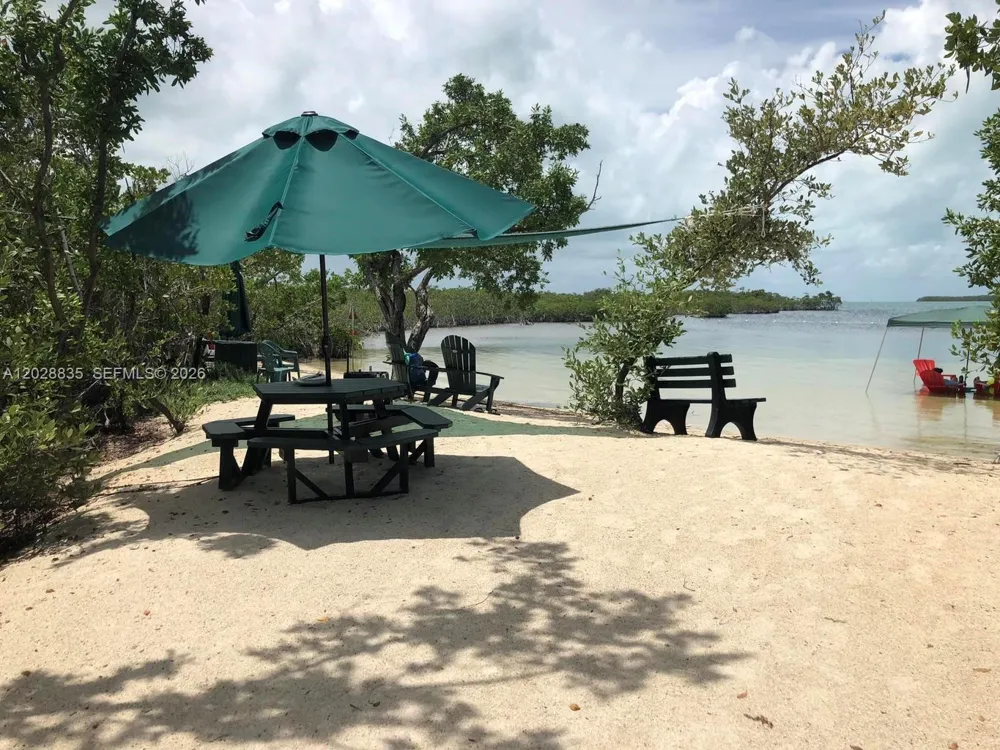 335 Bay View Ave Key Largo, FL 33037
