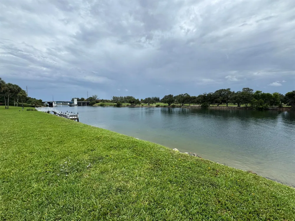 336 Golfview Road #706 North Palm Beach, FL 33408