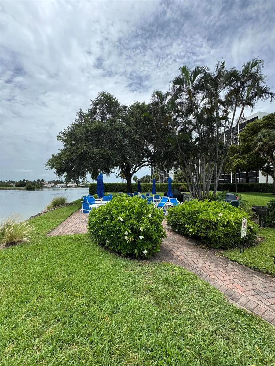 336 Golfview Road #706 North Palm Beach, FL 33408