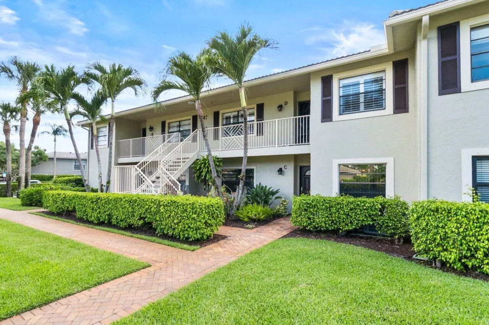 47 Stratford Lane W #F Boynton Beach, FL 33436