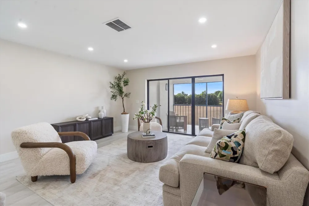 47 Stratford Lane W #F Boynton Beach, FL 33436