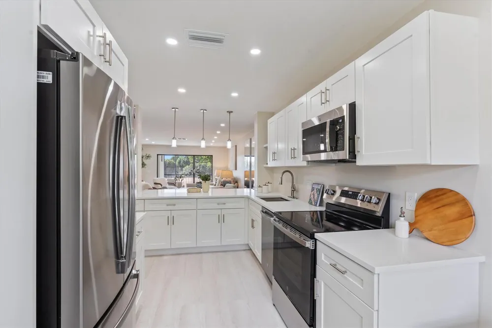 47 Stratford Lane W #F Boynton Beach, FL 33436