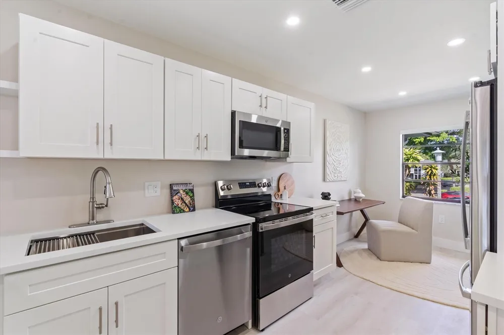 47 Stratford Lane W #F Boynton Beach, FL 33436