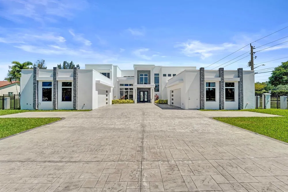 11201 SW 3rd Street Plantation, FL 33325