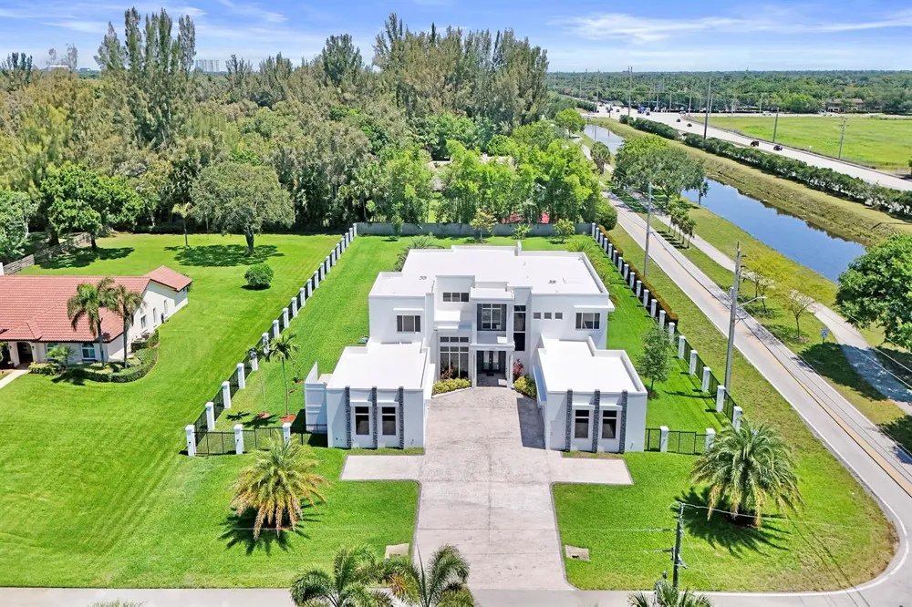 11201 SW 3rd Street Plantation, FL 33325