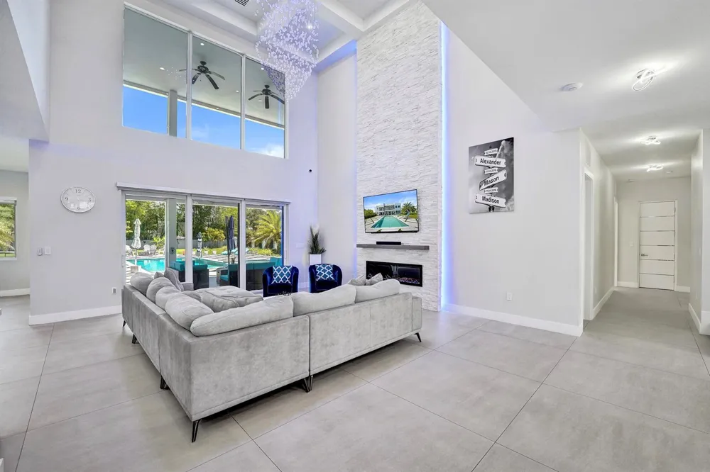 11201 SW 3rd Street Plantation, FL 33325