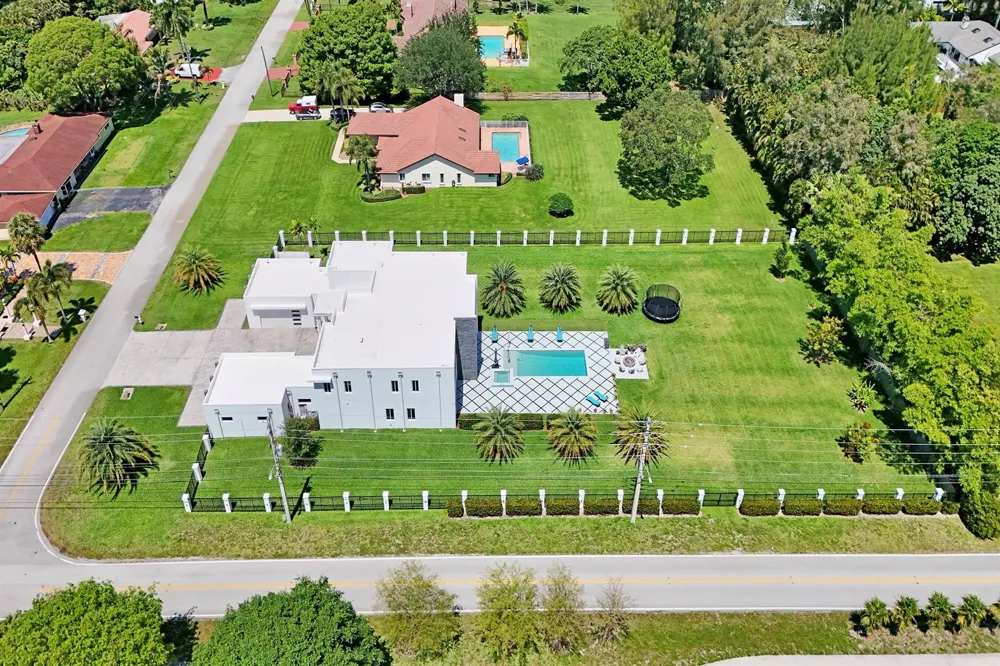 11201 SW 3rd Street Plantation, FL 33325