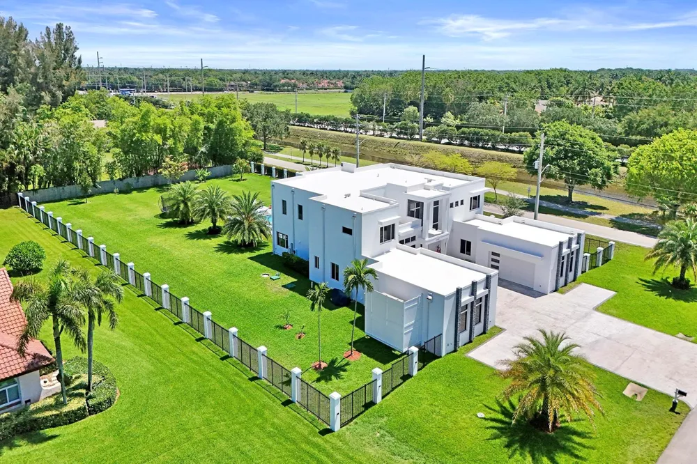 11201 SW 3rd Street Plantation, FL 33325