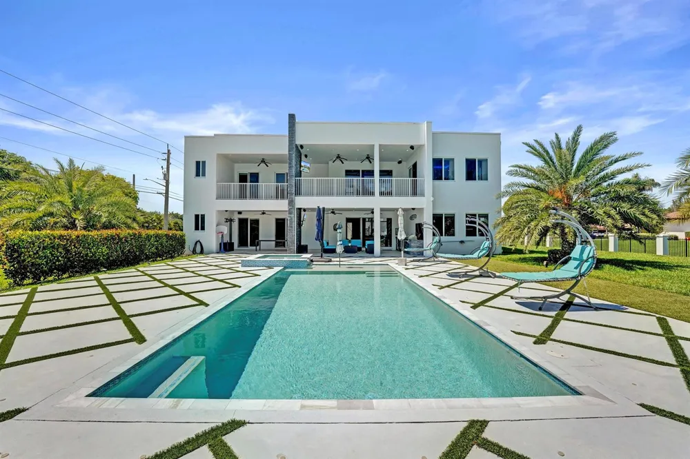 11201 SW 3rd Street Plantation, FL 33325