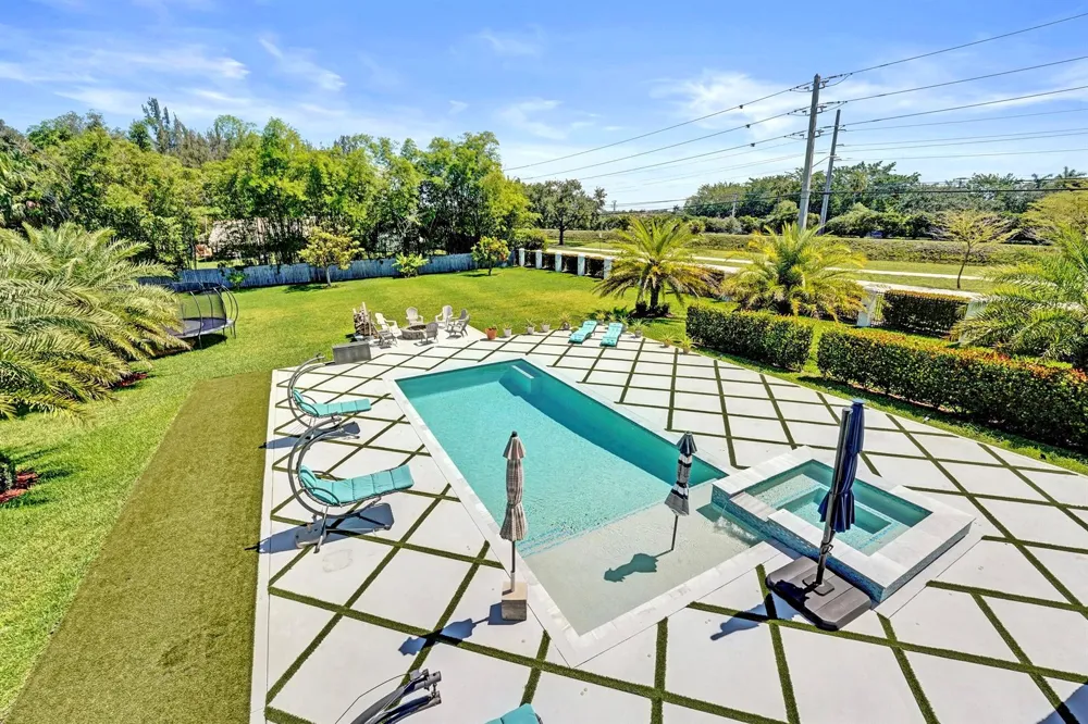 11201 SW 3rd Street Plantation, FL 33325