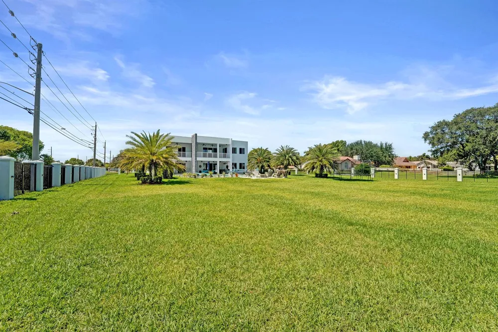 11201 SW 3rd Street Plantation, FL 33325