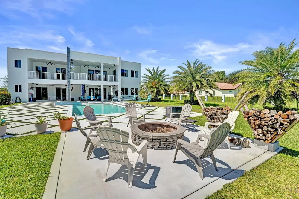 11201 SW 3rd Street Plantation, FL 33325