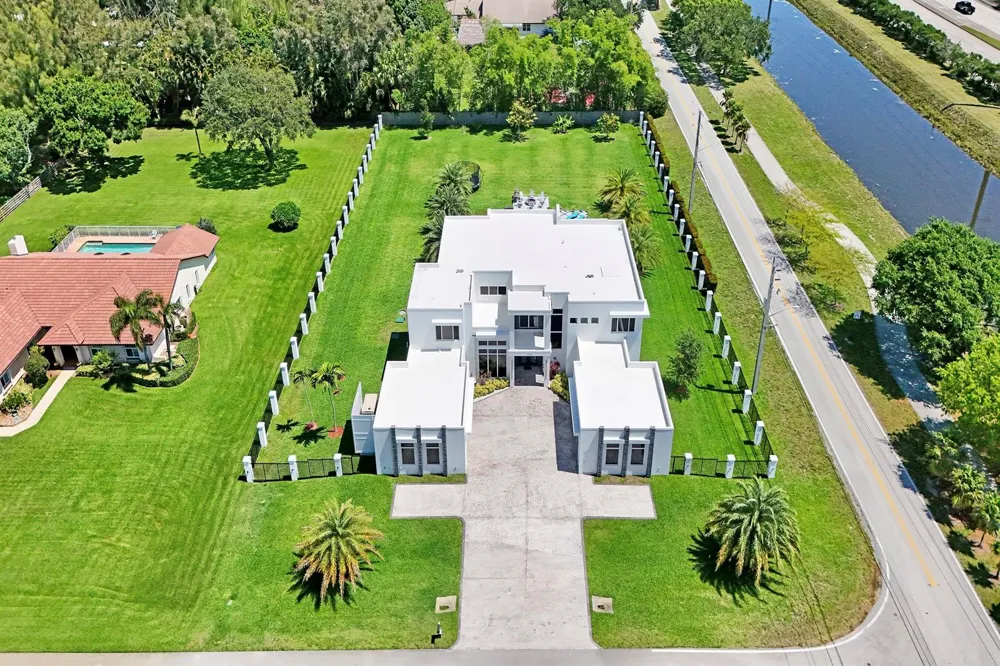 11201 SW 3rd Street Plantation, FL 33325