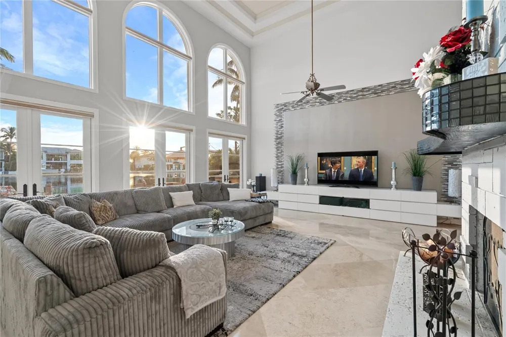 2833 NE 32nd Street Lighthouse Point, FL 33064