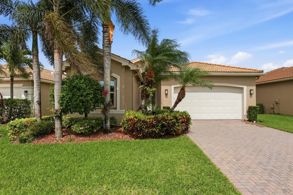 10825 Leaf Bridge Way Boynton Beach, FL 33473