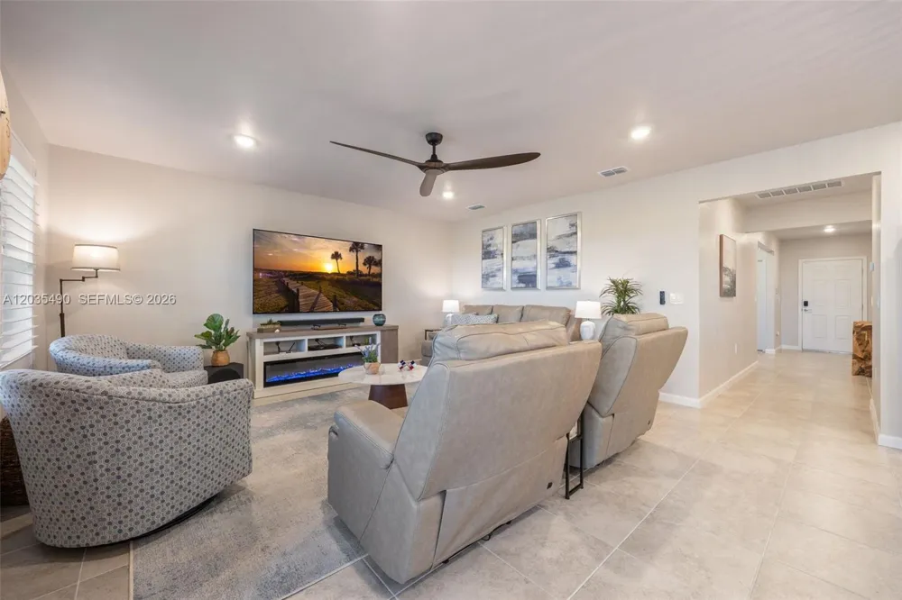 1243 Caloosa Cove Dr La Belle, FL 33935