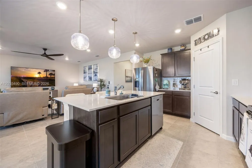 1243 Caloosa Cove Dr La Belle, FL 33935
