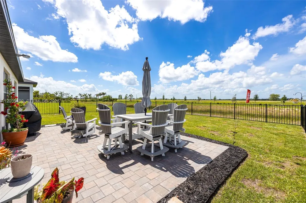 1243 Caloosa Cove Dr La Belle, FL 33935